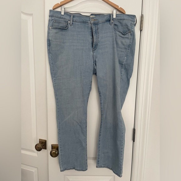 Levi’s Women’s Classic Straight Jeans in a light wash Size 22W - Picture 1 of 6